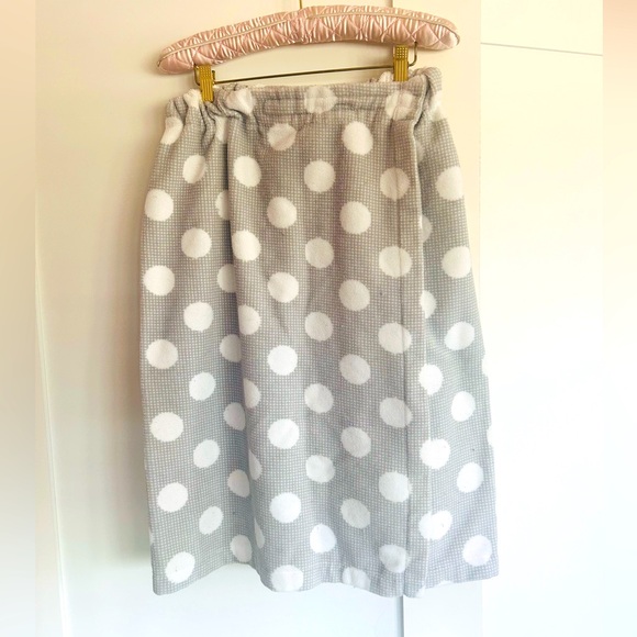 Bath wrap grey with white dots - Picture 1 of 3